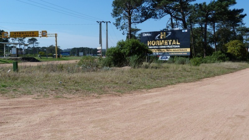 Excelente terreno sobre la ruta interbalnearia en Tío Tom.